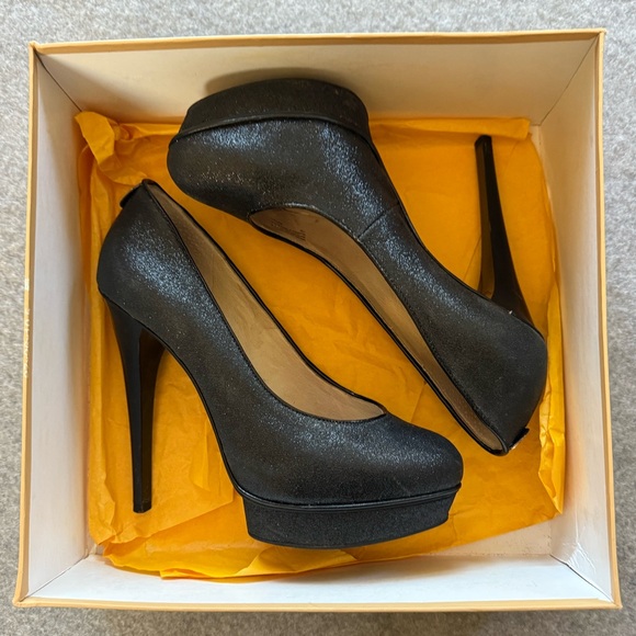 Michael Kors Black Gideon Pump - Picture 3 of 8